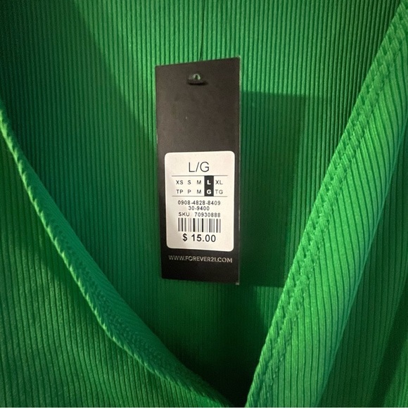 NWT Forever 21 Low Cut cropped Tee - Picture 3 of 4